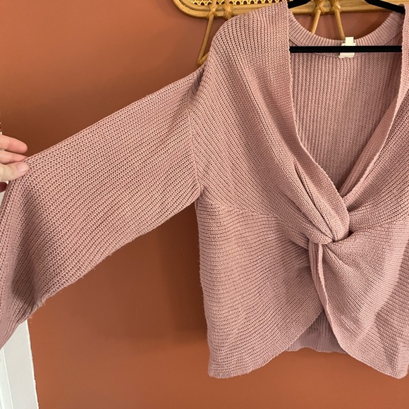 Pink Knot Front Sweater - Picture 4 of 4